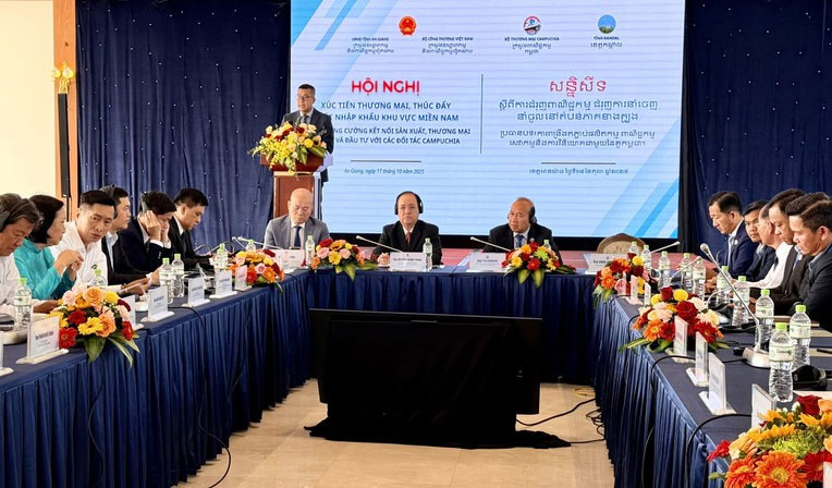 Vietnam, Cambodia step up trade cooperation, eyeing $20 billion milestone
